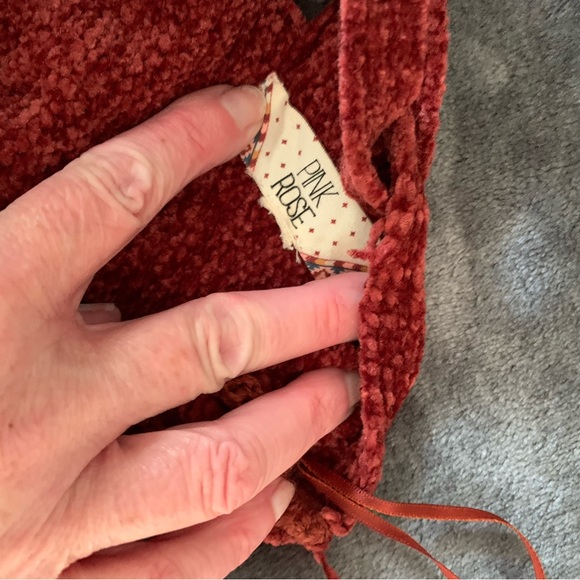 Rust sweater.  Size large. X design in back - Picture 3 of 4